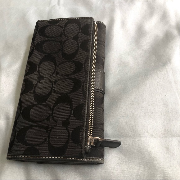 SOLD Black Signiture Coach Leatherware Wallet - Picture 6 of 7